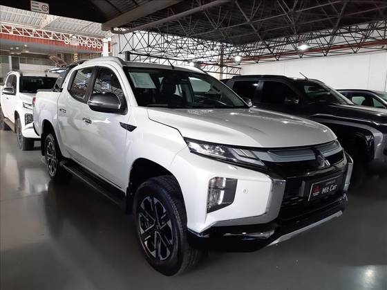 MITSUBISHI L200 TRITON 2.4 16V TURBO DIESEL SPORT HPE-S CD 4P 4X4 AUTOMÁTICO